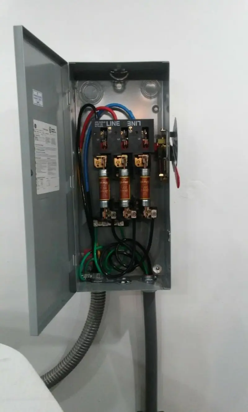 Three-phase disconnect switch installed for Smoke Detector Installation in Campton